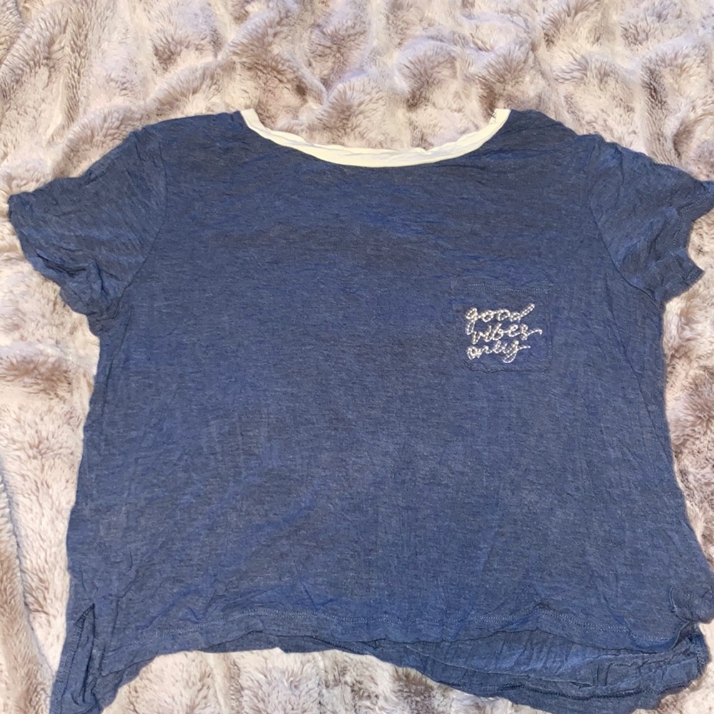 Soft and sexy AE tee shirt in M
